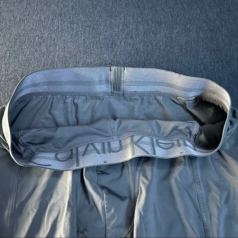Calvin Klein (S) - Picture 3 of 3
